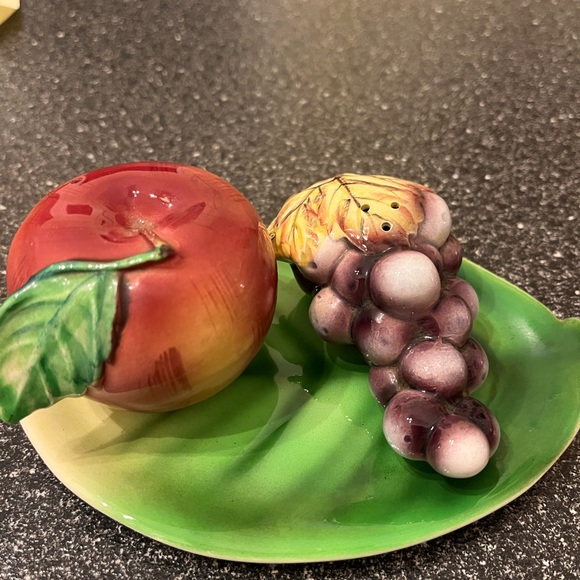 Fruit-Themed Ceramic Salt and Pepper Shakers - Picture 1 of 10
